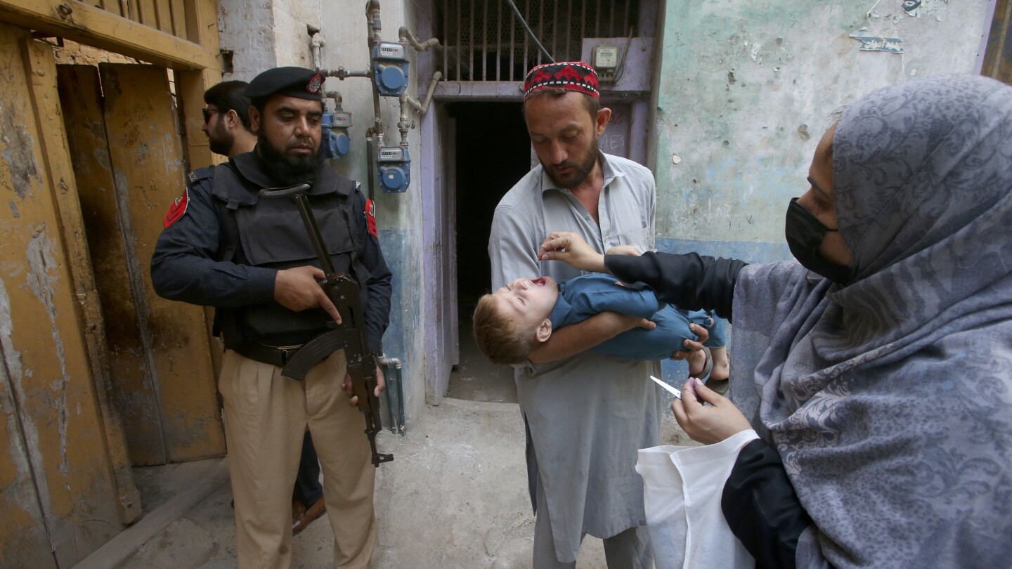 Pakistan launches anti-polio vaccine drive targeting 44M children amid tight security | AP News