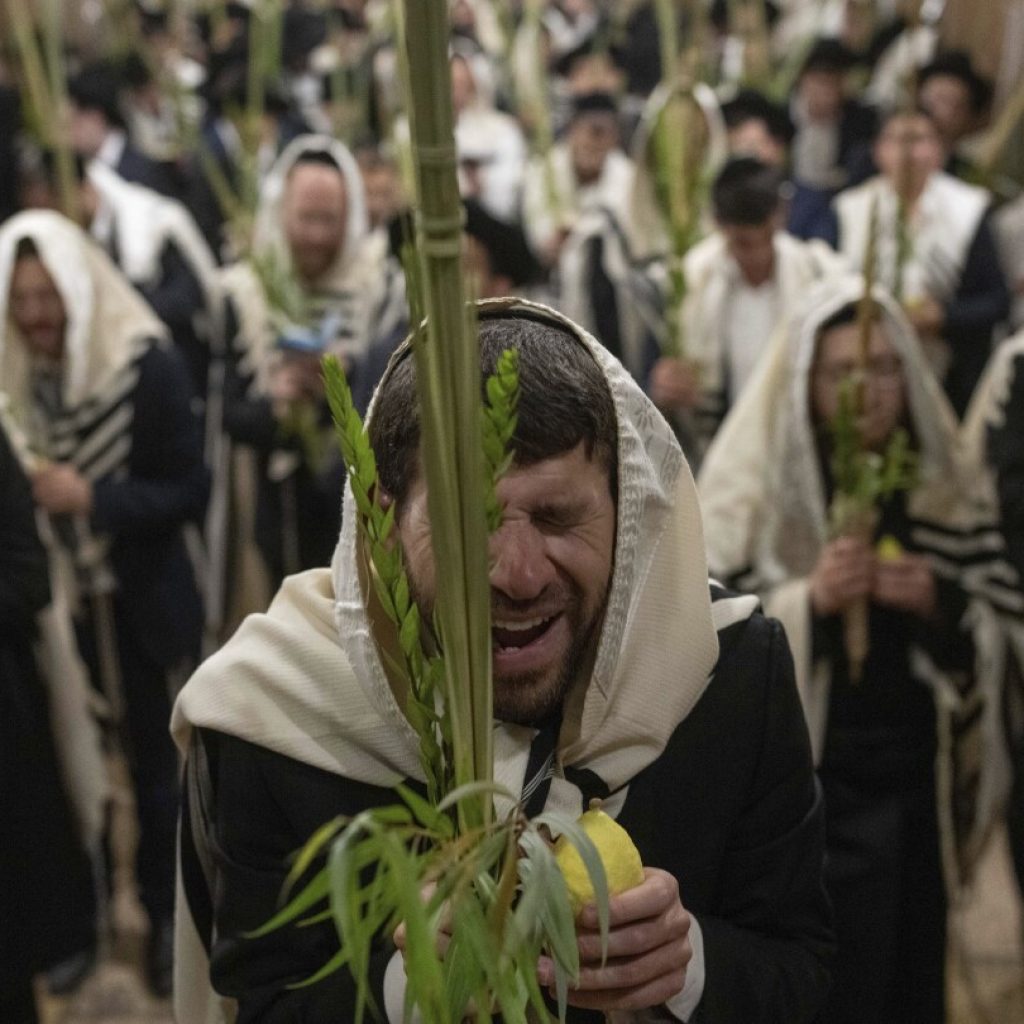 Israeli police arrest suspects for spitting near Christian pilgrims and churches in Jerusalem | AP News