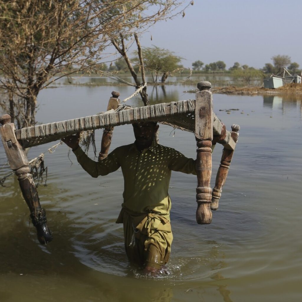 Study finds more people are moving into high flood zones, increasing risk of water disasters | AP News