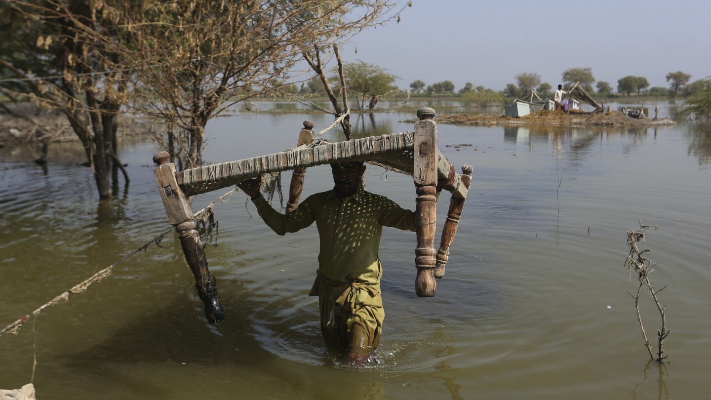 Study finds more people are moving into high flood zones, increasing risk of water disasters | AP News