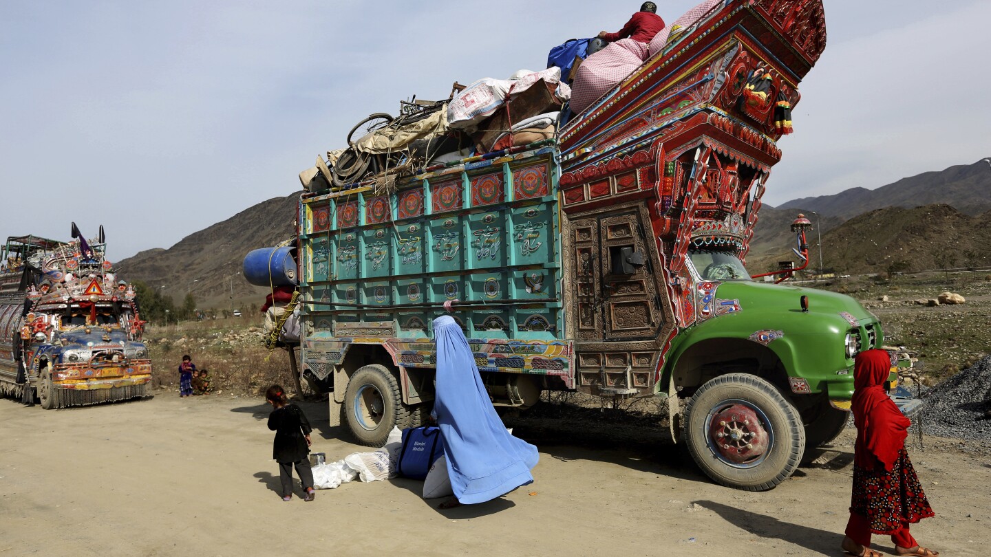 Amnesty International asks Pakistan to keep hosting Afghans as their expulsion may put them at risk | AP News