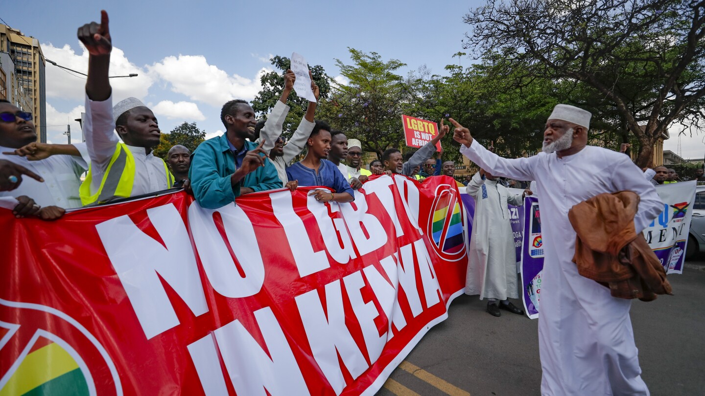 Muslims in Kenya protest at Supreme Court over its endorsement of LGBTQ right to associate | AP News