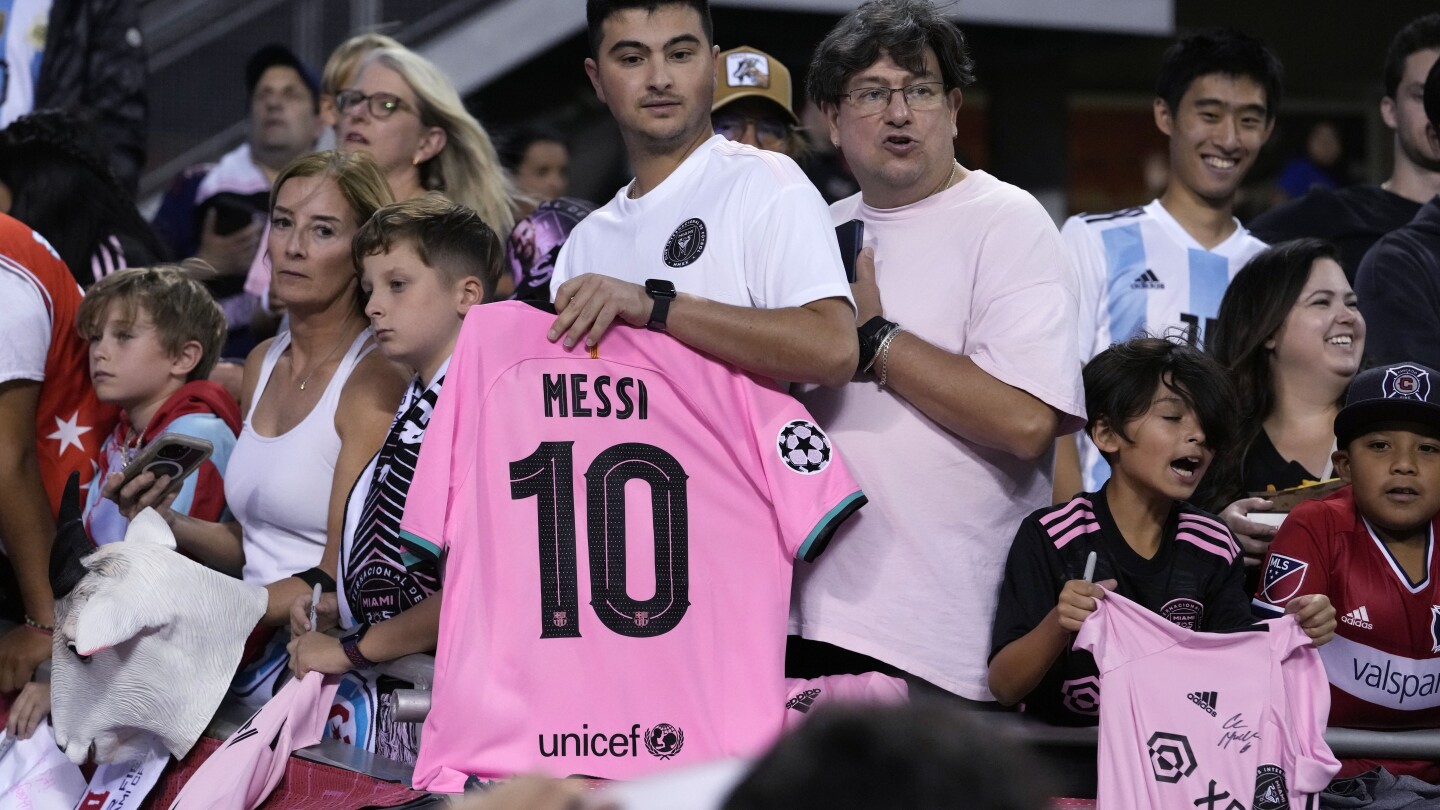 Lionel Messi may play Saturday, Inter Miami hints in social media post | AP News