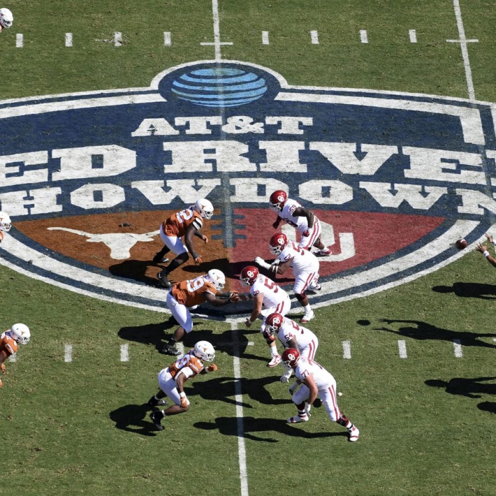 No. 3 Texas and No. 12 Oklahoma square off as undefeated teams before Big 12 farewell | AP News