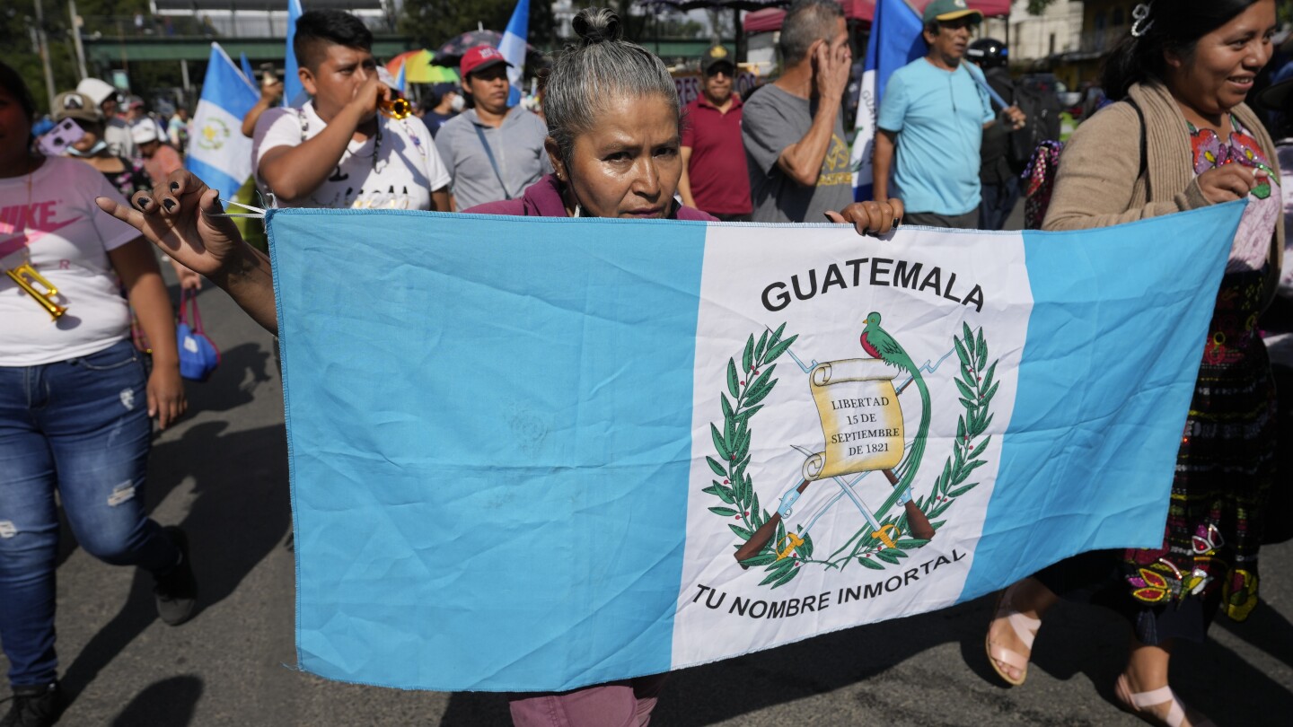 Guatemala’s attorney general asks authorities to act against pro-democracy protests | AP News