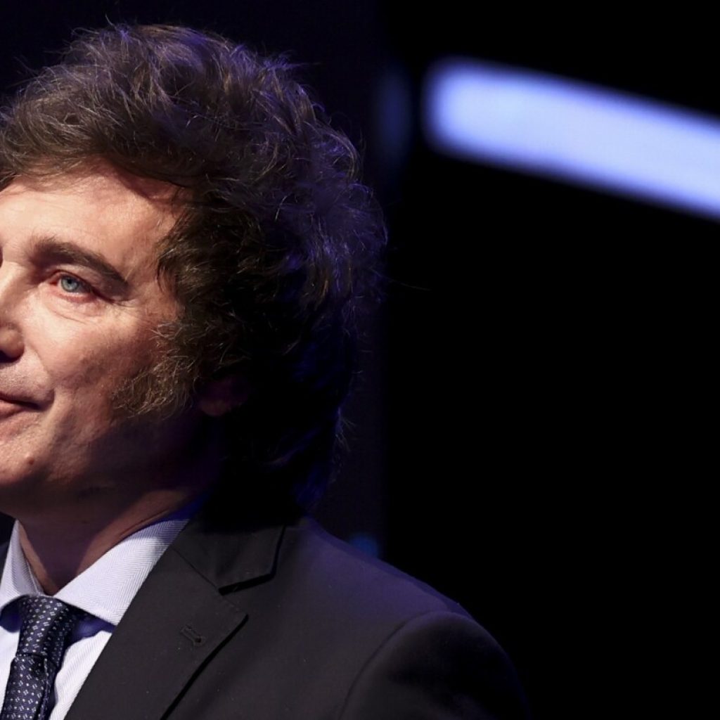 Argentina’s populist presidential candidate Javier Milei faces criticism as the peso takes a dive | AP News