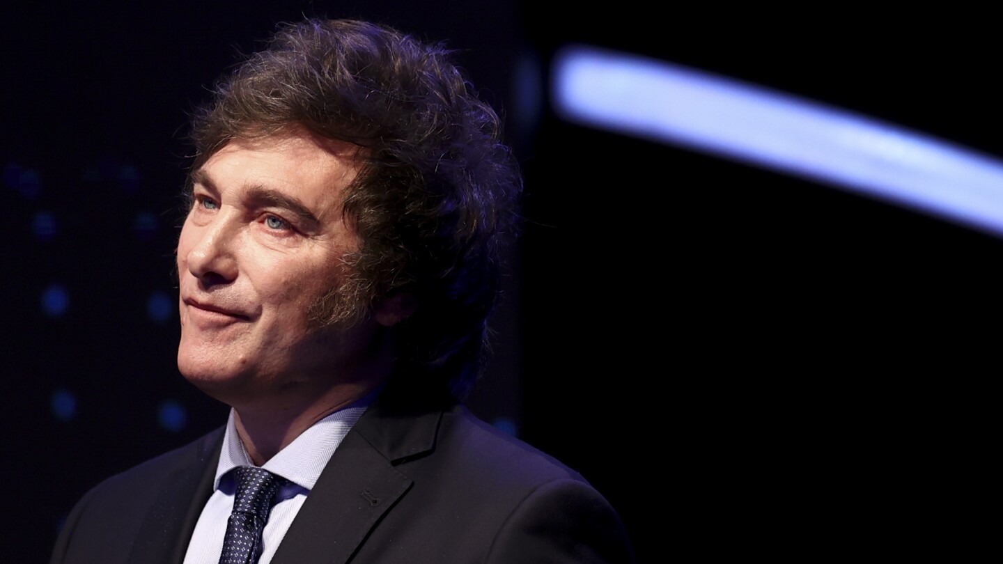 Argentina’s populist presidential candidate Javier Milei faces criticism as the peso takes a dive | AP News