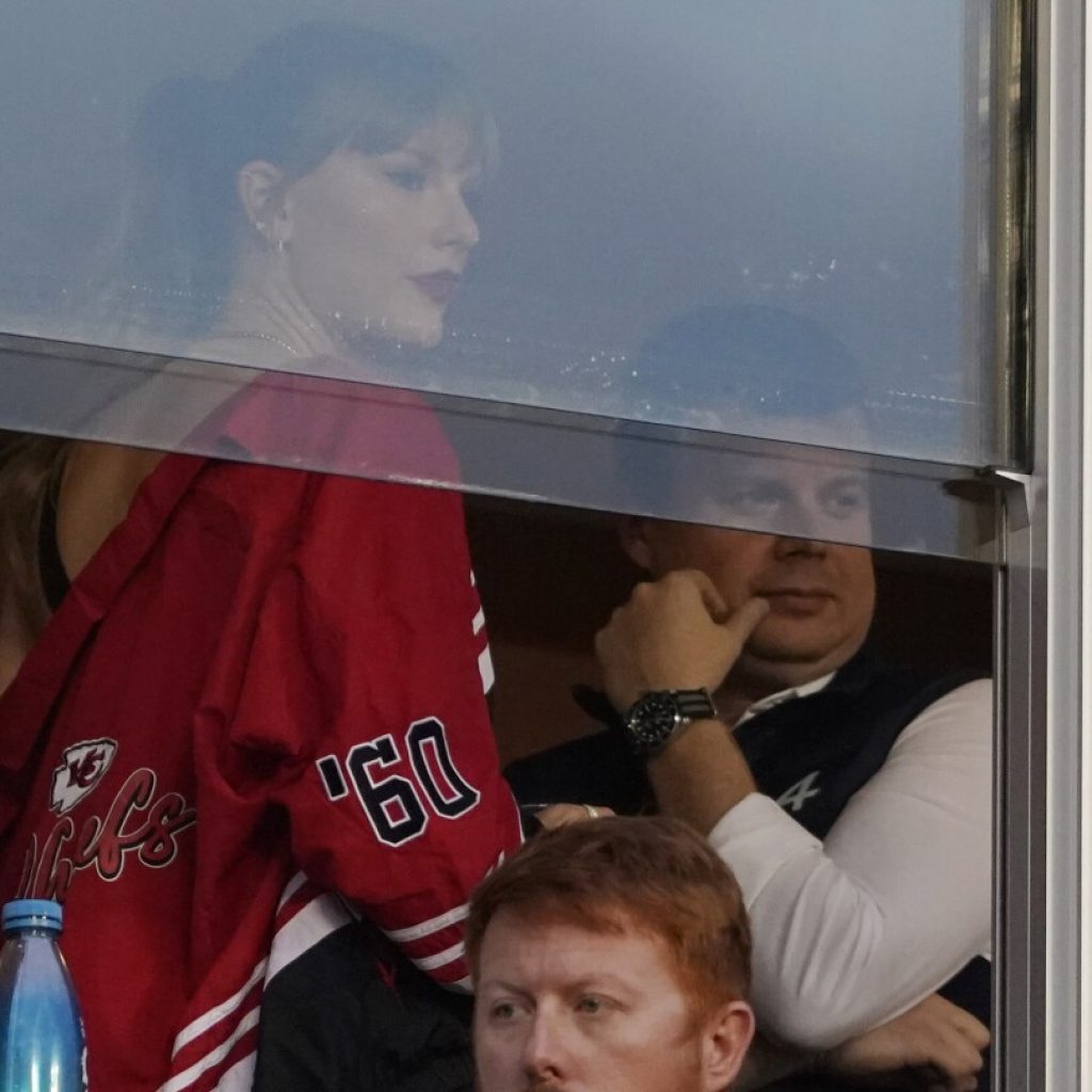 Taylor Swift at Arrowhead Stadium to see Travis Kelce and the Chiefs face the Broncos | AP News