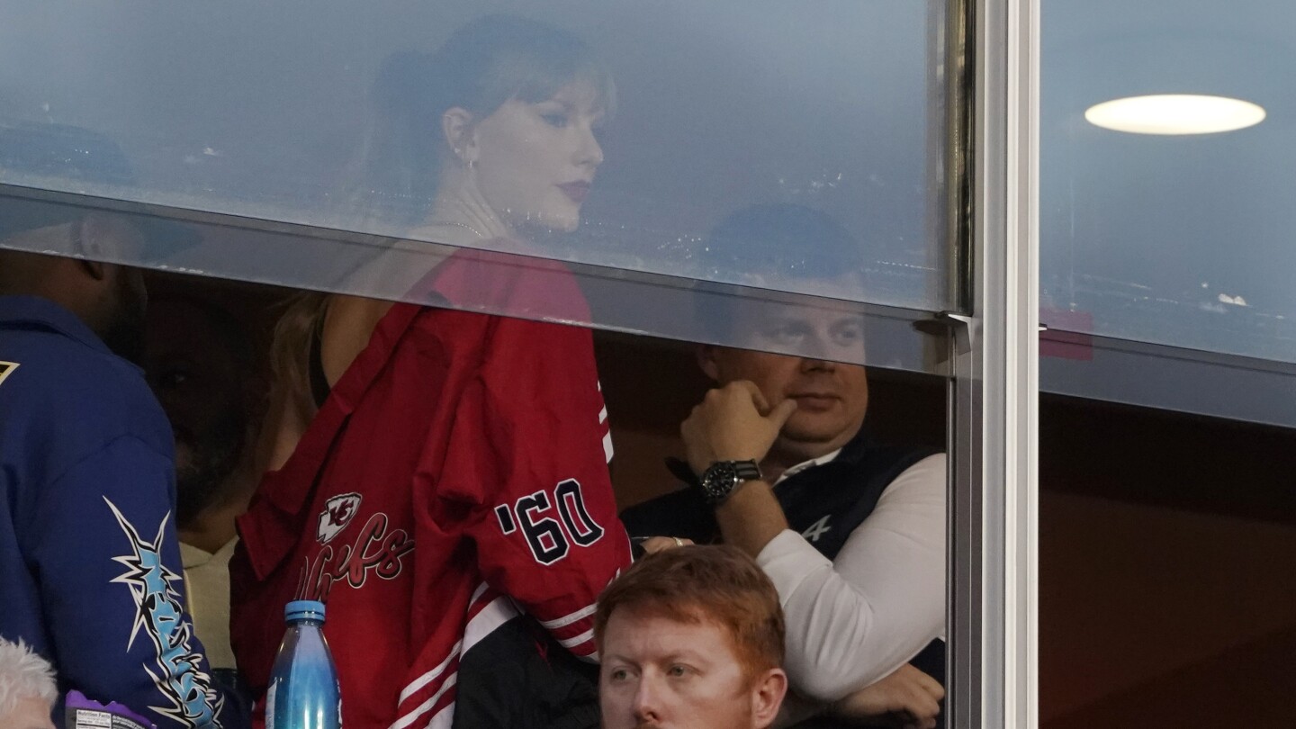 Taylor Swift at Arrowhead Stadium to see Travis Kelce and the Chiefs face the Broncos | AP News