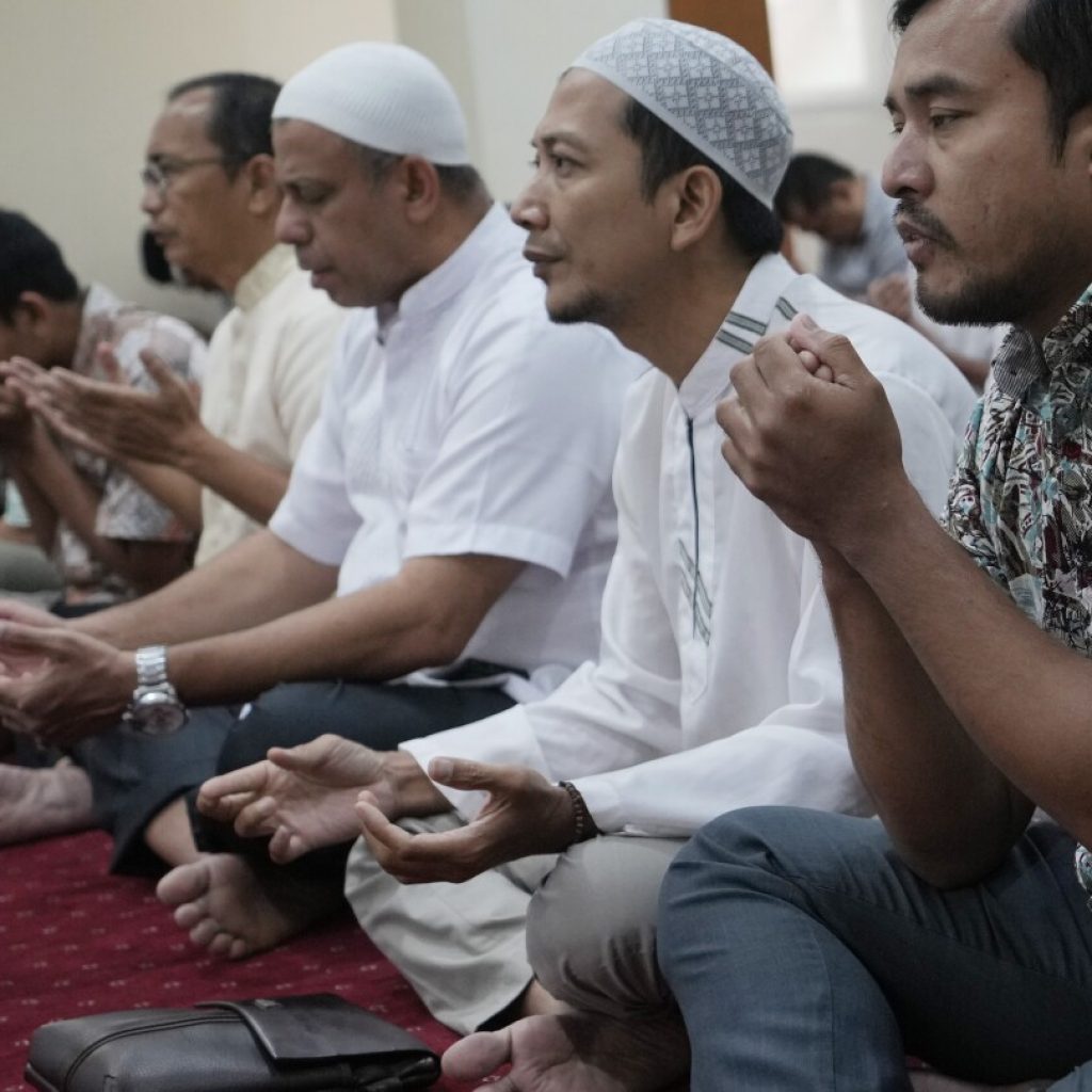 Muslims gather at mosques for first Friday prayers since Israel-Hamas war started | AP News