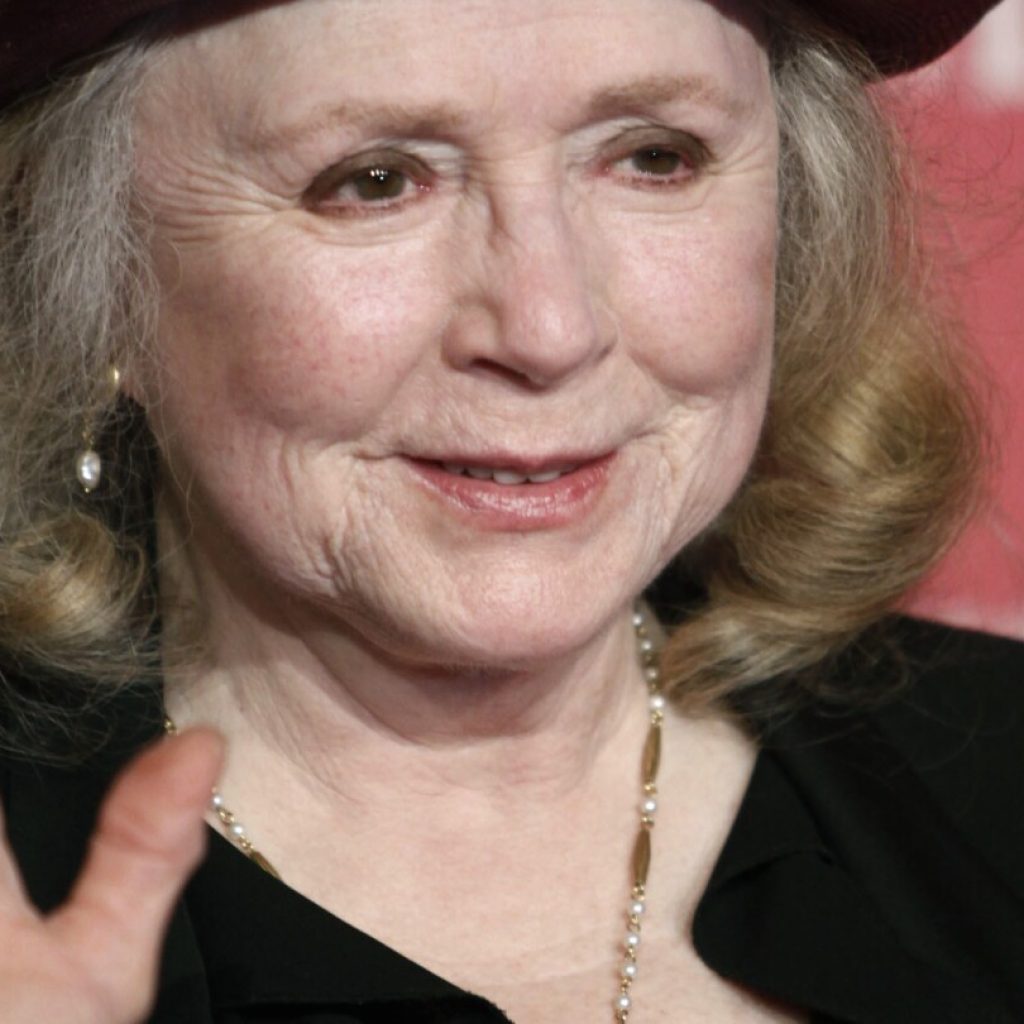 Piper Laurie, 3-time Oscar nominee with film credits such as ‘The Hustler’ and ‘Carrie,’ dies at 91 | AP News