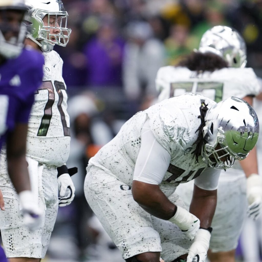 AP Top 25 Takeaways: Oregon-Washington embrace 4-down football; Resetting the Heisman Trophy race | AP News