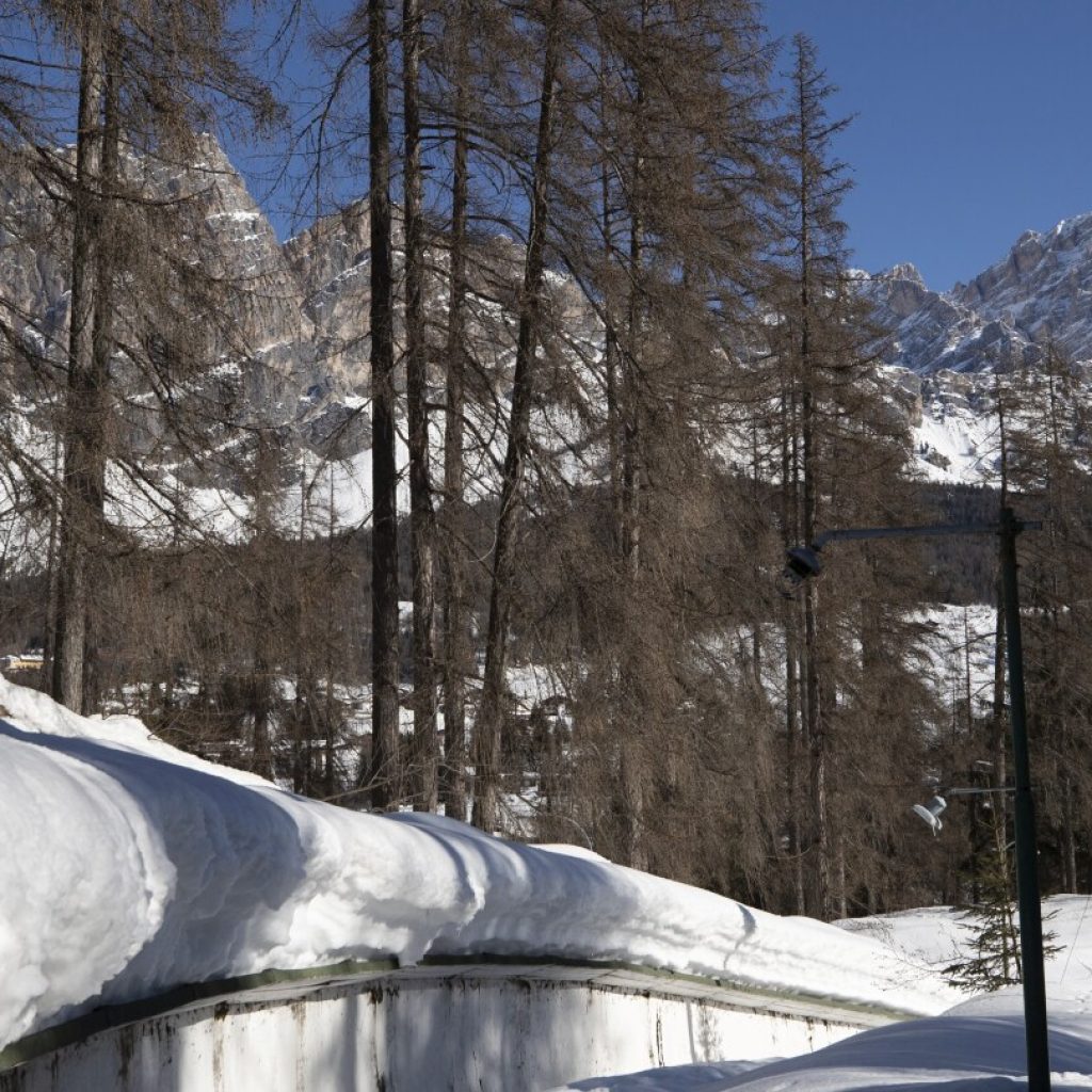 2026 Olympic organizers forced to look outside Italy for ice sliding venue after project funds cut | AP News