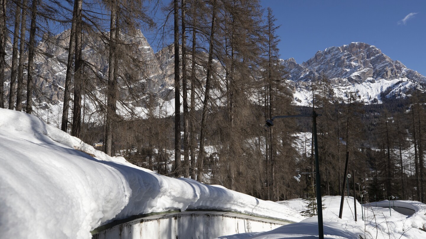 2026 Olympic organizers forced to look outside Italy for ice sliding venue after project funds cut | AP News