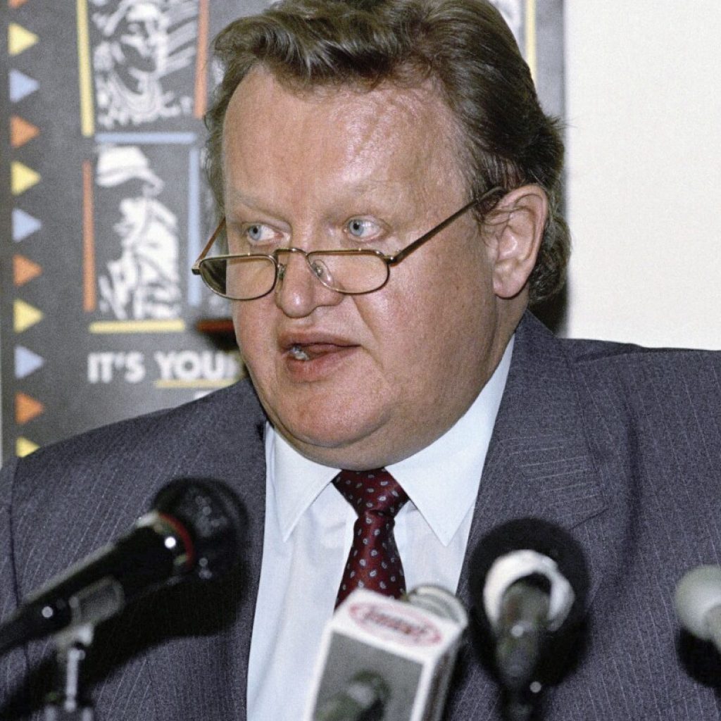 Martti Ahtisaari, former Finnish president and Nobel Peace Prize winner, dies at 86 | AP News