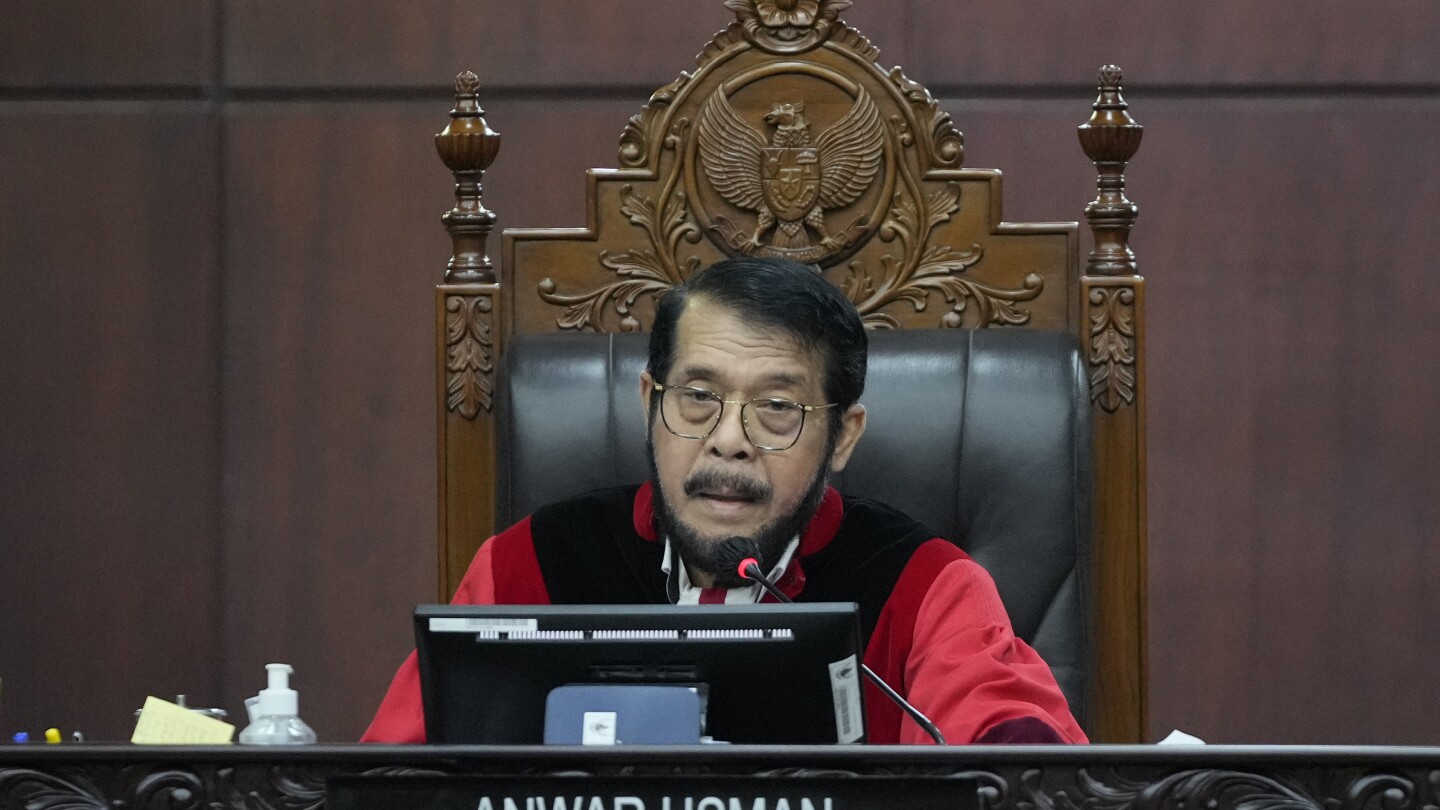 Indonesia’s top court rules against lowering age limit of presidential, vice presidential candidates | AP News