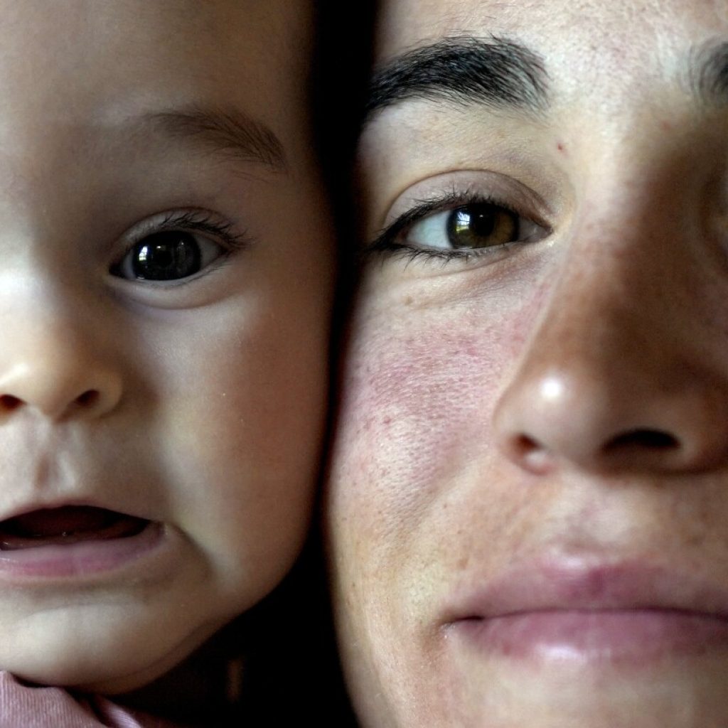 Athlete-mothers juggle priorities as they prepare to compete at the Pan American Games in Chile | AP News