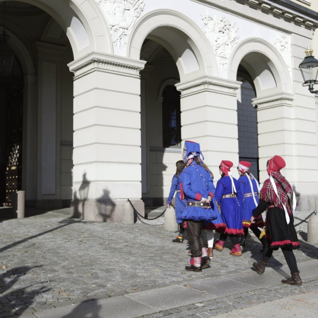 7 activists in Norway meet with the king to discuss a wind farm that is on land used by Sami herders | AP News