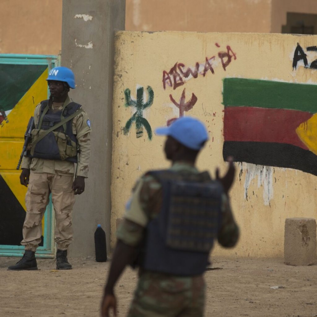 U.N. peacekeepers in Mali withdraw from two bases in the north as fighting intensifies | AP News