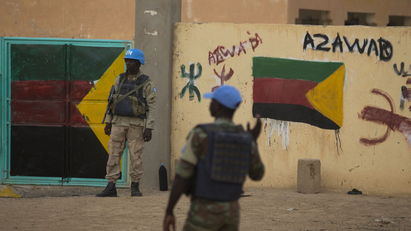 U.N. peacekeepers in Mali withdraw from two bases in the north as fighting intensifies | AP News