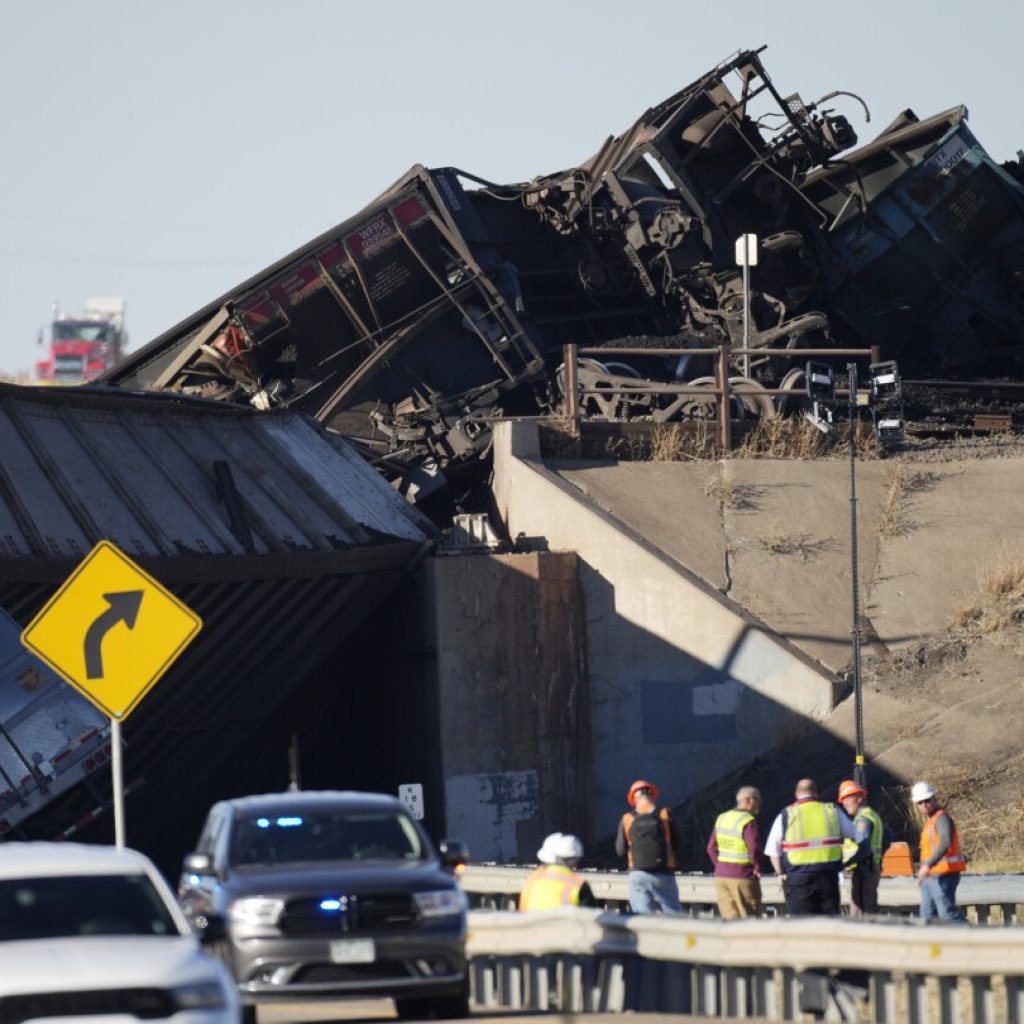 Broken rail caused Colorado train derailment that collapsed bridge, preliminary findings show | AP News