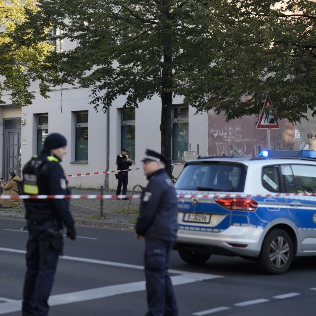 A Berlin synagogue is attacked with firebombs while antisemitic incidents rise in Germany | AP News