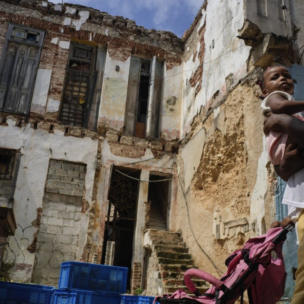 Havana’s once stately homes crumble as their residents live in fear of an imminent collapse | AP News