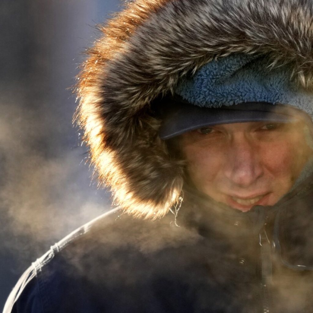 Federal forecasters predict warm, wet US winter but less snow because of El Nino, climate change | AP News