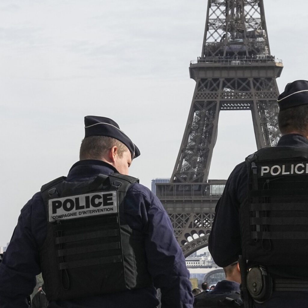 Stranded on the Eiffel Tower, a couple decide to wed, with an AP reporter there to tell the story | AP News