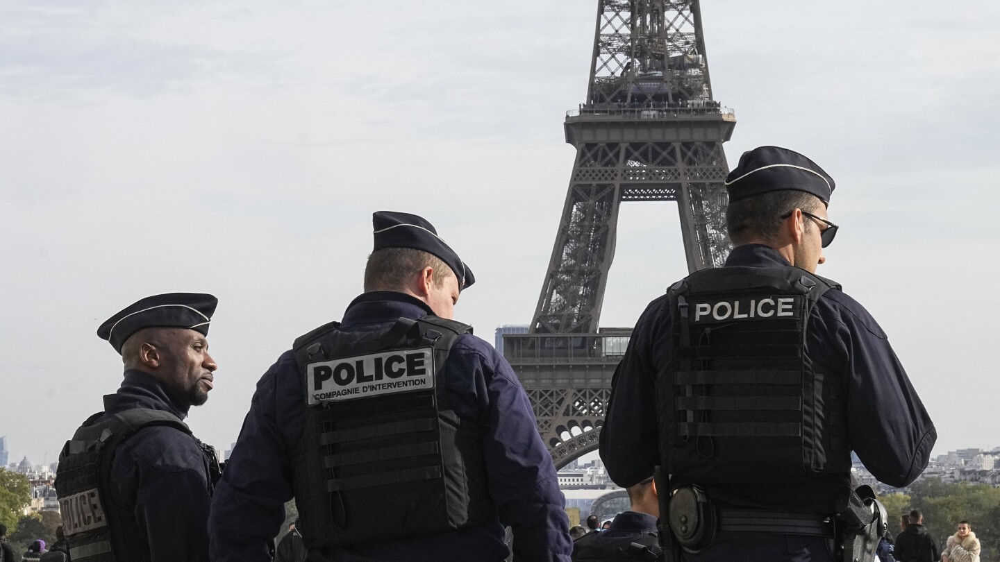 Stranded on the Eiffel Tower, a couple decide to wed, with an AP reporter there to tell the story | AP News