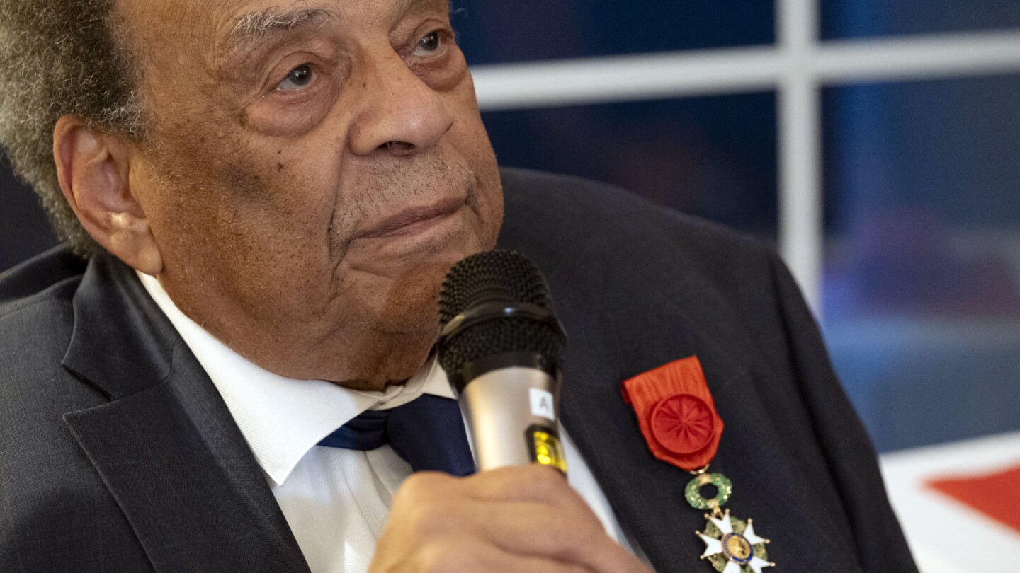 France bestows further honor on former United Nations ambassador and Atlanta mayor Andrew Young | AP News