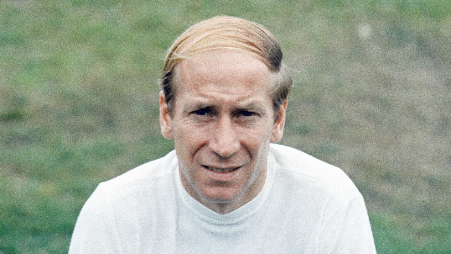 Man United, England soccer great Bobby Charlton dies at 86 | AP News