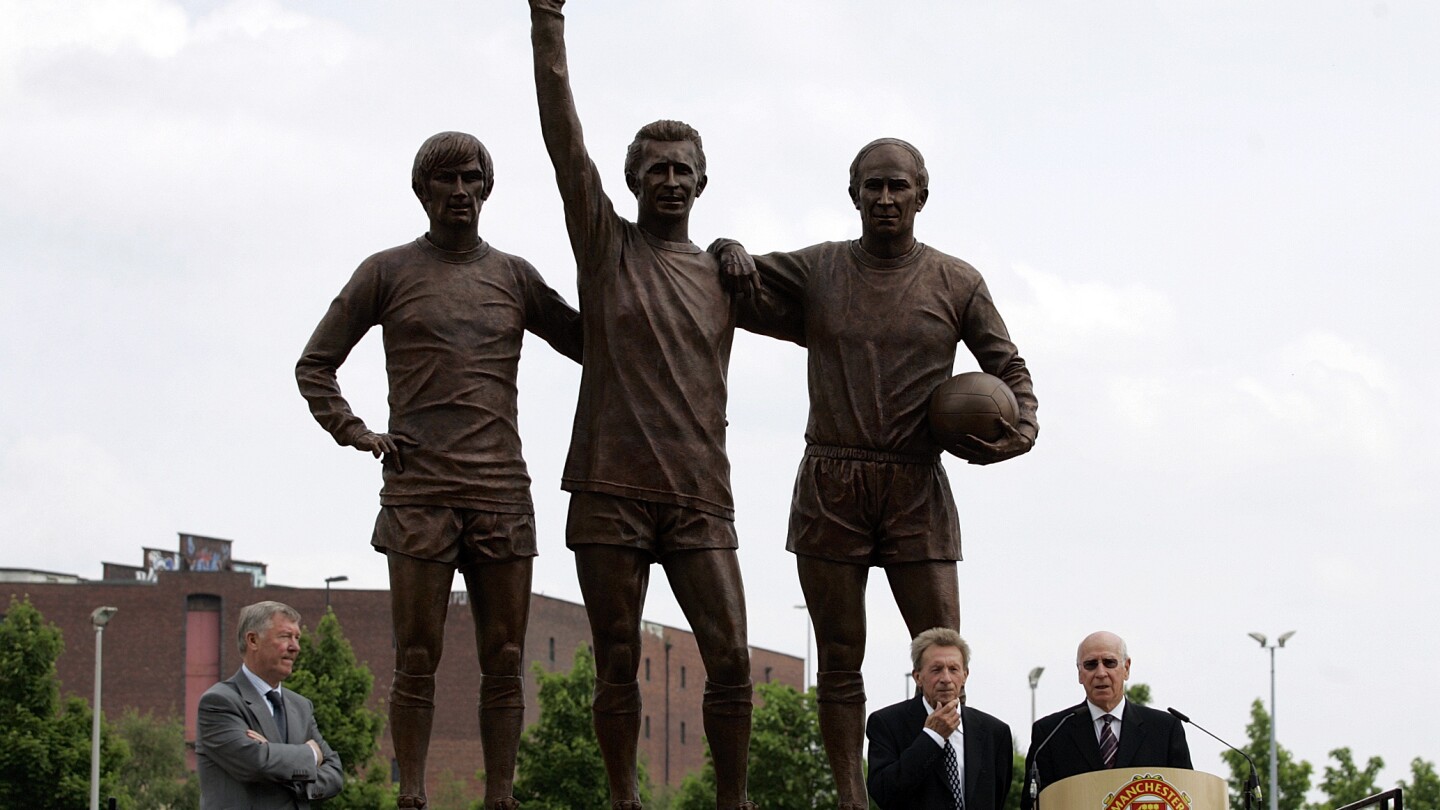 Reactions to the death of Bobby Charlton, former England soccer great, at the age of 86 | AP News