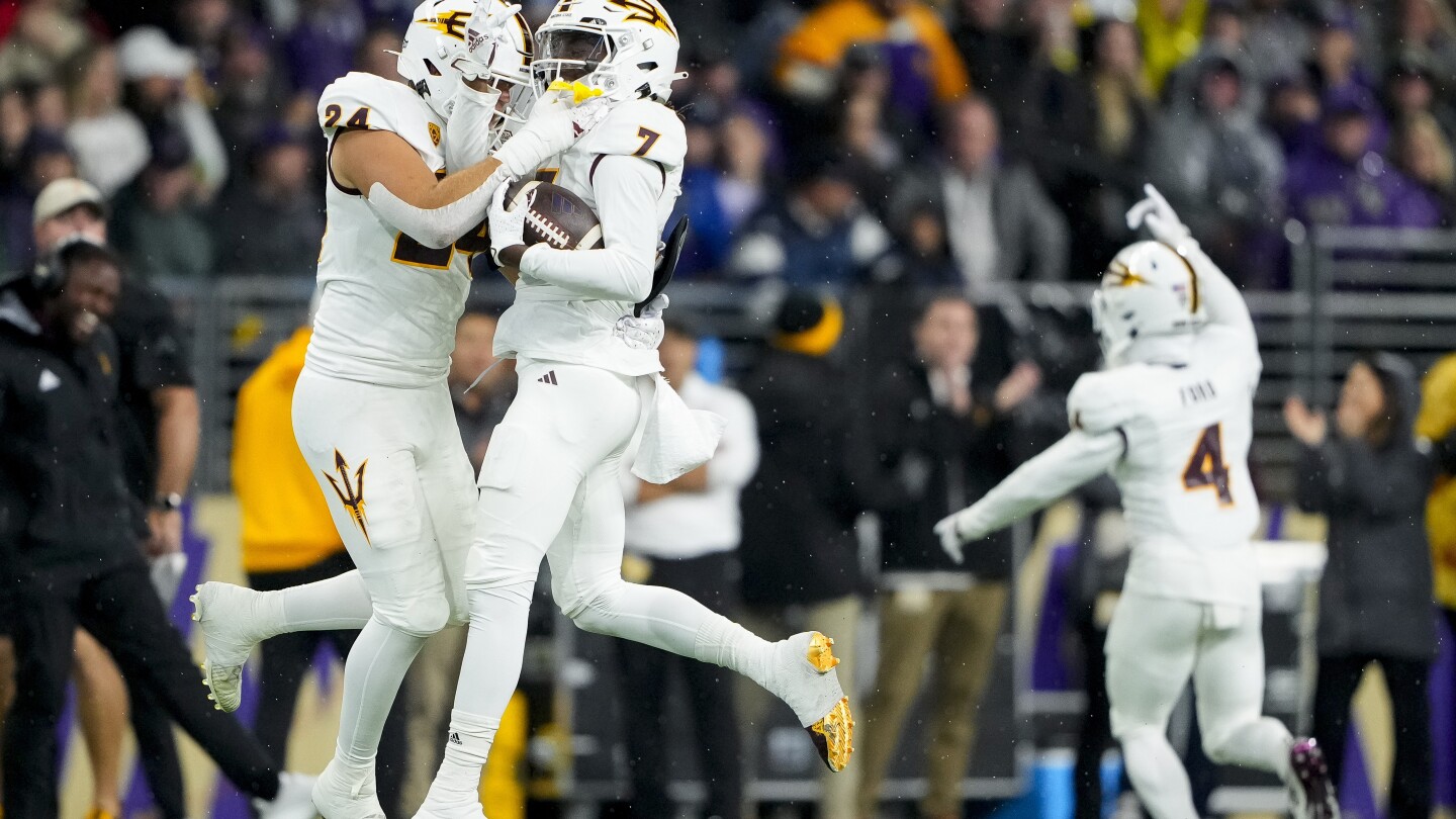 Powell returns late interception 89 yards for TD, No. 5 Washington survives Arizona State 15-7 | AP News