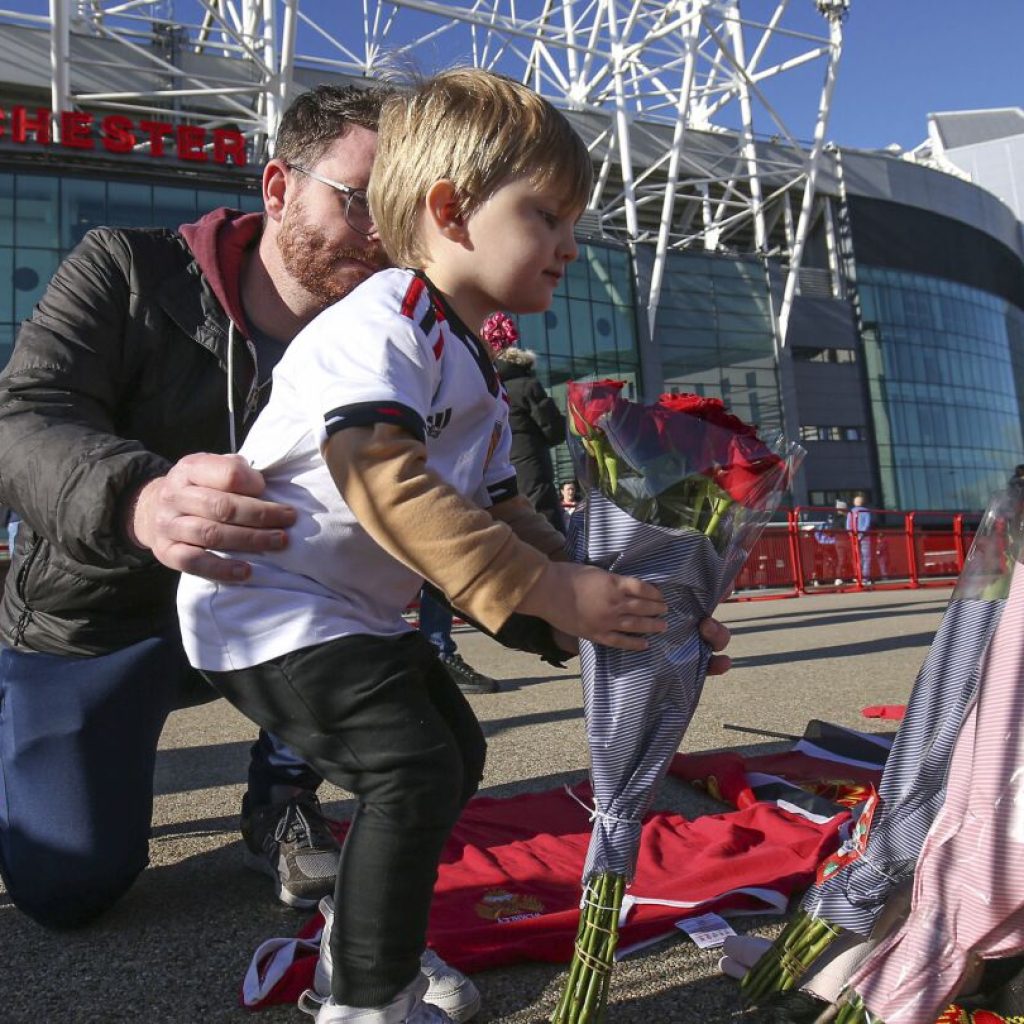 Soccer fans flock to Old Trafford to pay tribute to Bobby Charlton following his death at age 86 | AP News