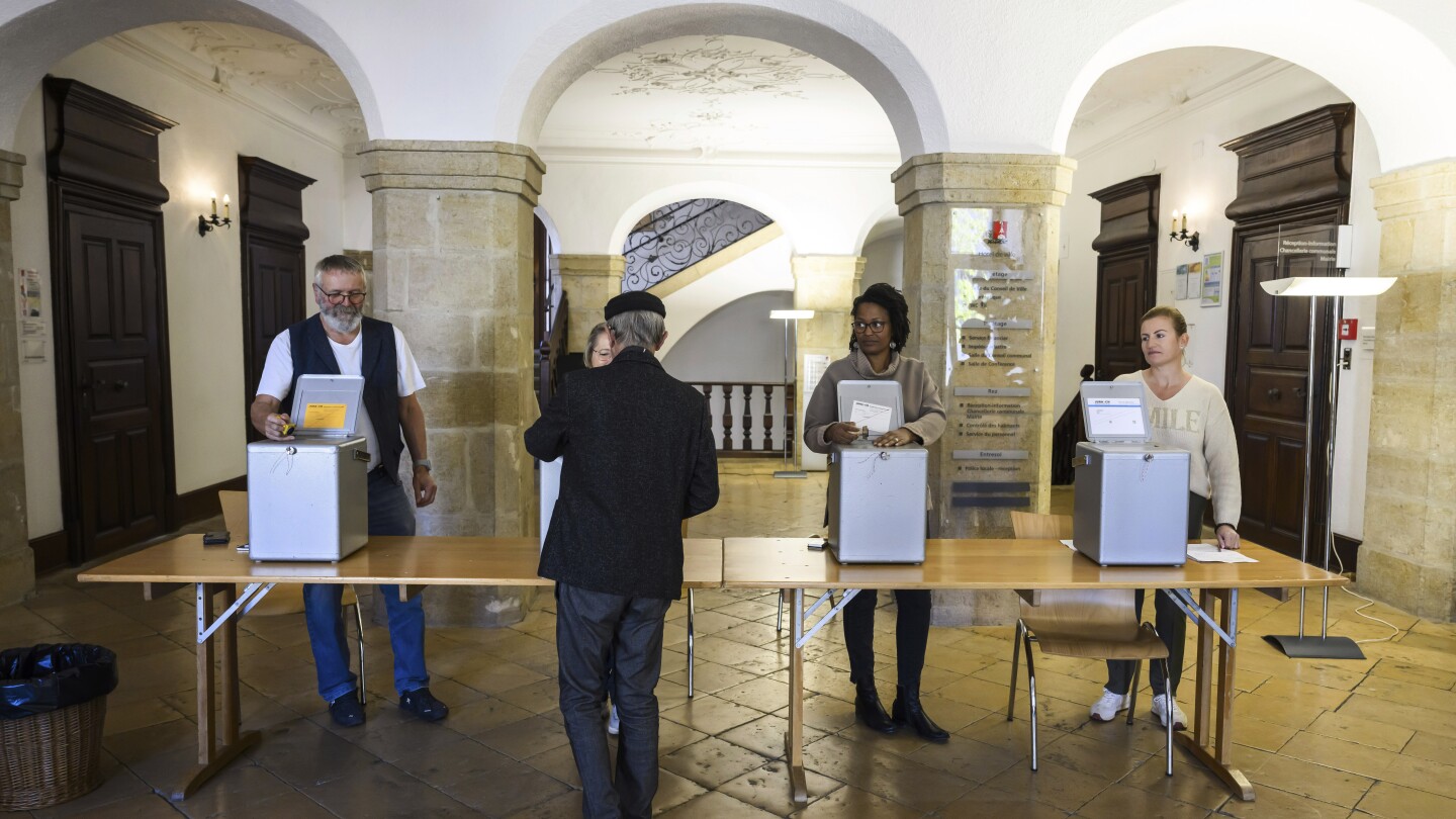 A Swiss populist party rebounds and the Greens sink in the election. That’s a big change from 2019 | AP News