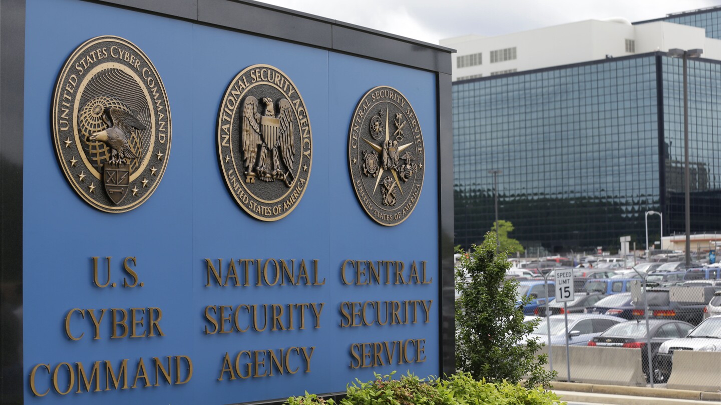 Former NSA worker pleads guilty to trying to sell US secrets to Russia | AP News