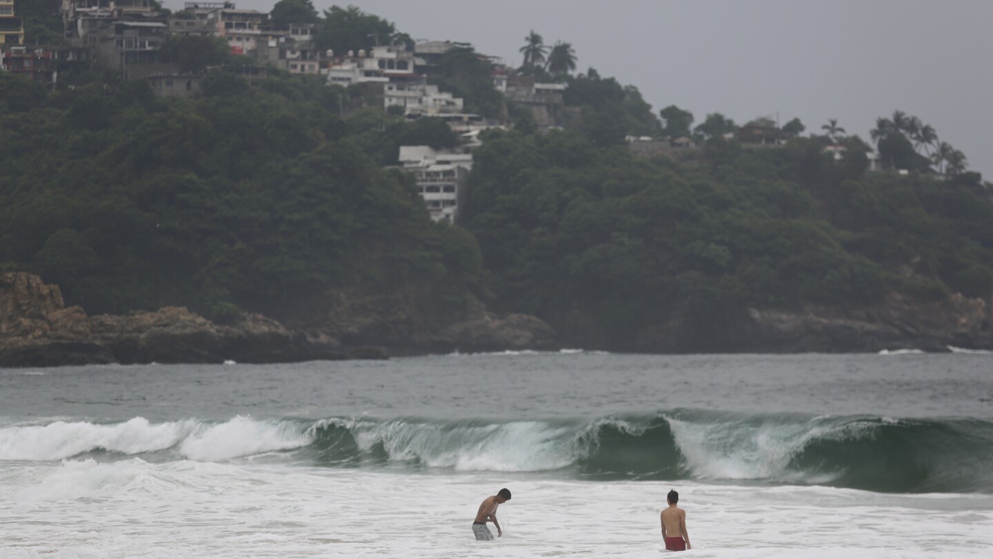 Eye of Hurricane Otis makes landfall near Mexico’s Acapulco resort as catastrophic Category 5 storm | AP News