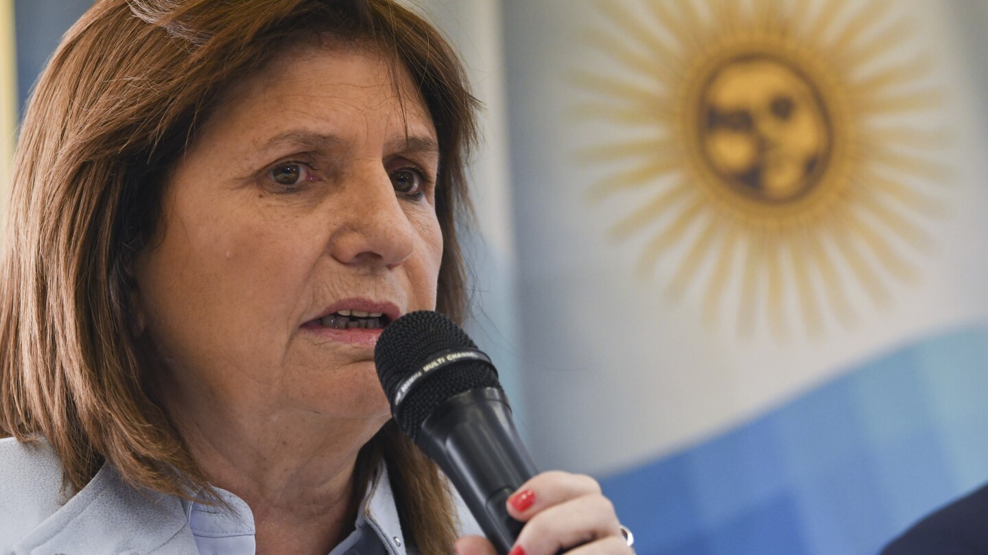 Argentina’s third-place presidential candidate Bullrich endorses right-wing populist Milei in runoff | AP News