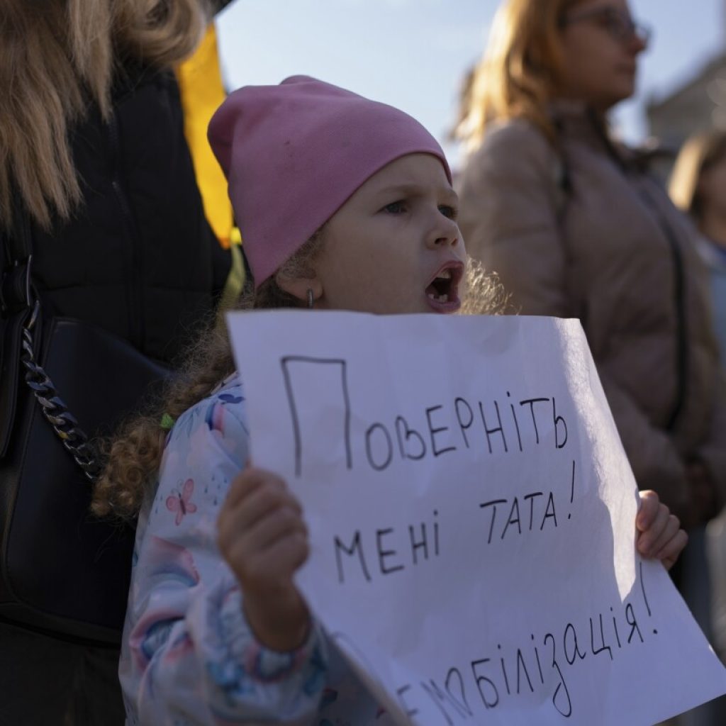 War-weary mothers, wives and children of Ukrainian soldiers demand a cap on military service time | AP News