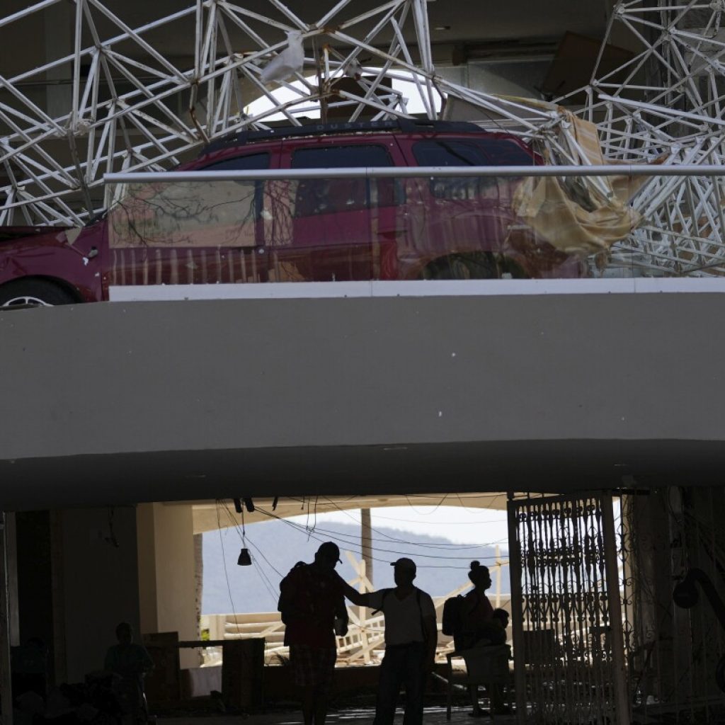 AP PHOTOS: Devastation followed by desperation in Acapulco after Hurricane Otis rips through | AP News