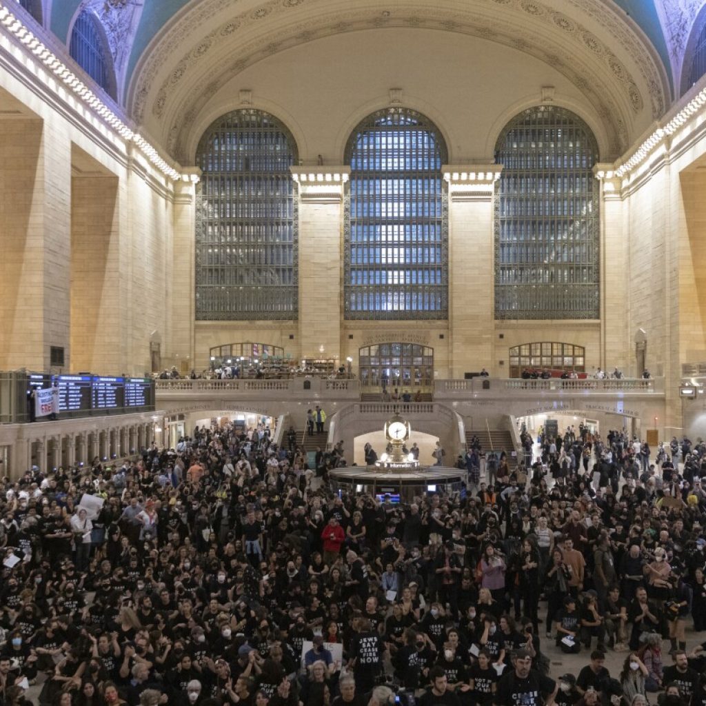 NYC protesters demand Israeli cease-fire, at least 200 detained after filling Grand Central station | AP News