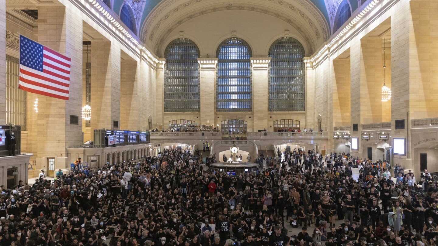 NYC protesters demand Israeli cease-fire, at least 200 detained after filling Grand Central station | AP News