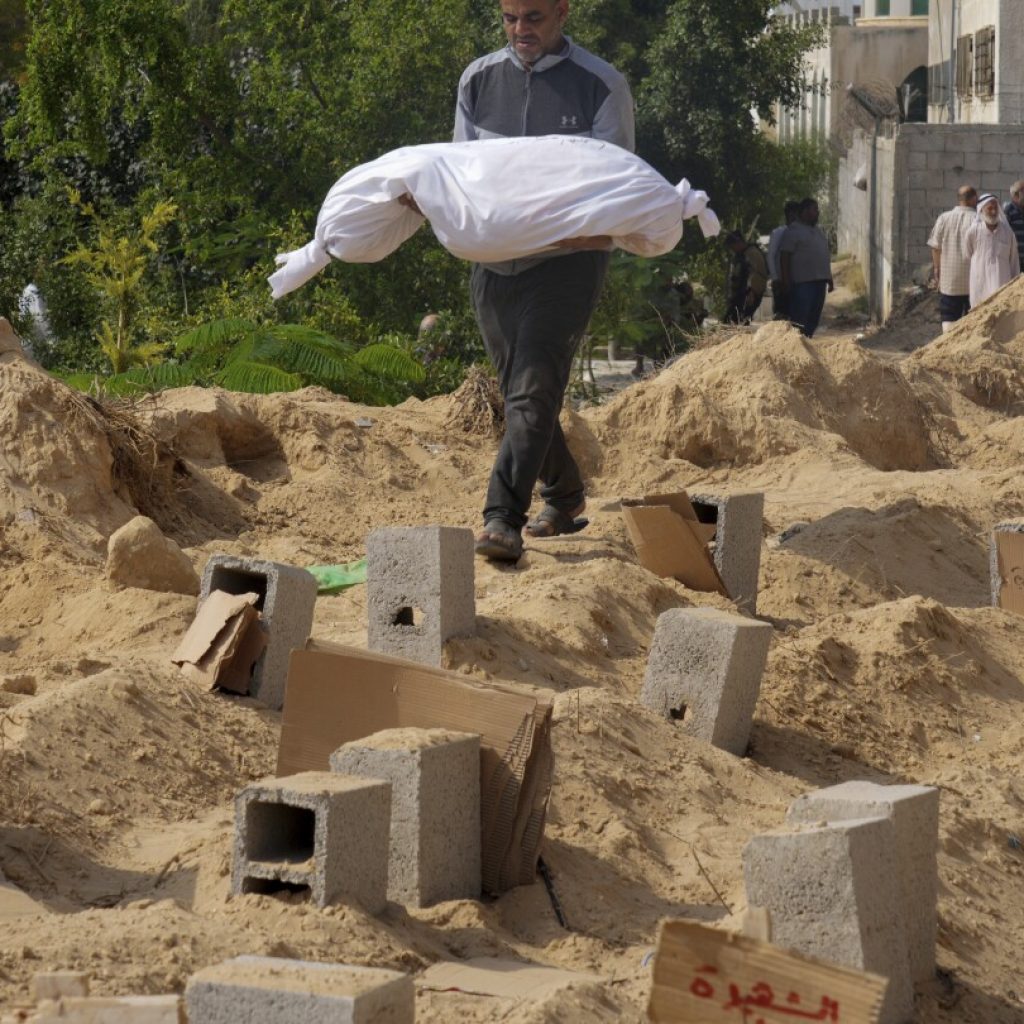 Mass graves, unclaimed bodies and overcrowded cemeteries. The war robs Gaza of funeral rites | AP News