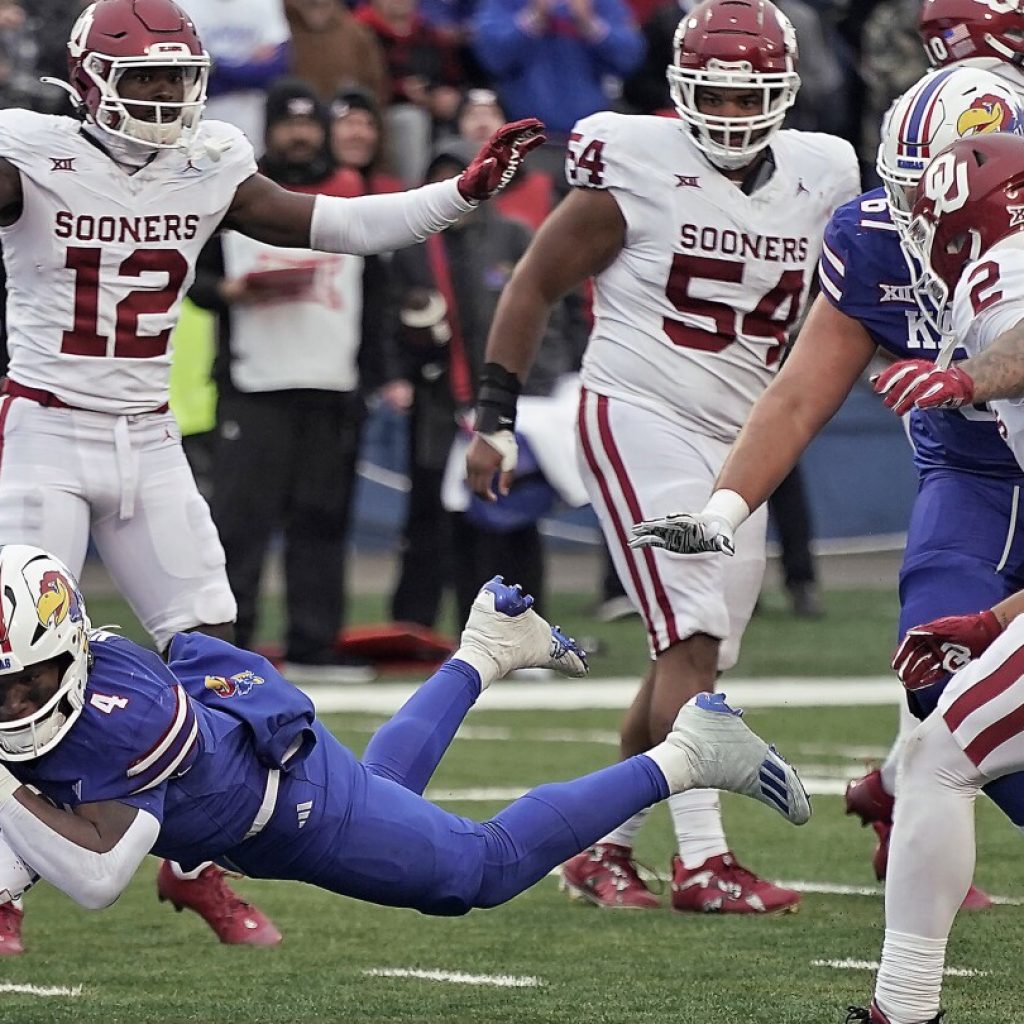 AP Top 25 Takeaways: No. 6 OU upset; No. 8 Oregon flexes; No. 1 UGA, No. 4 FSU roll before CFP debut | AP News