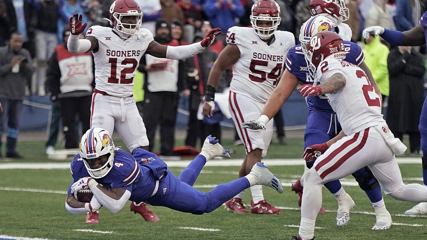 AP Top 25 Takeaways: No. 6 OU upset; No. 8 Oregon flexes; No. 1 UGA, No. 4 FSU roll before CFP debut | AP News