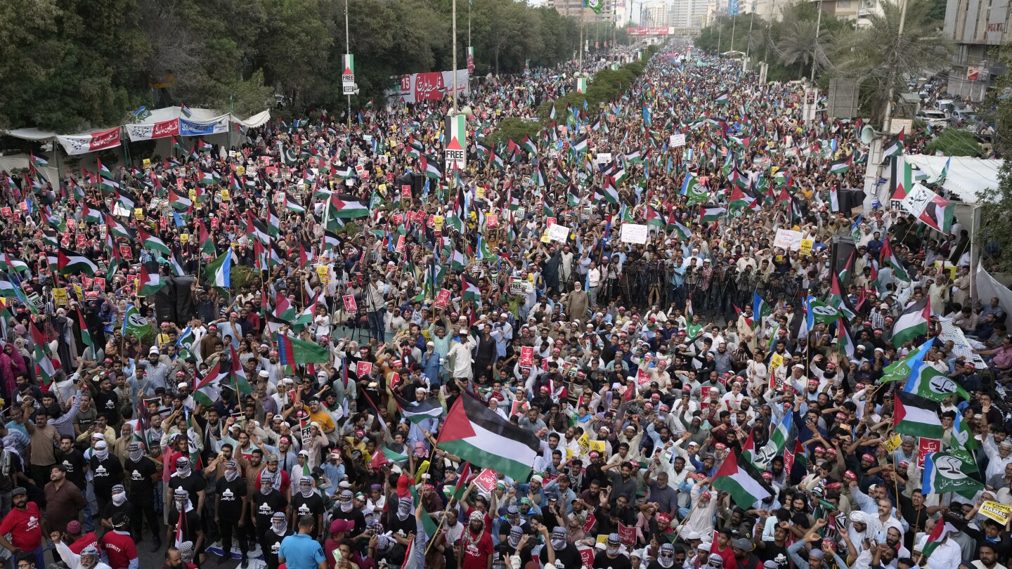 Thousands rally in Pakistan against Israel’s bombing in Gaza, chanting anti-American slogans | AP News