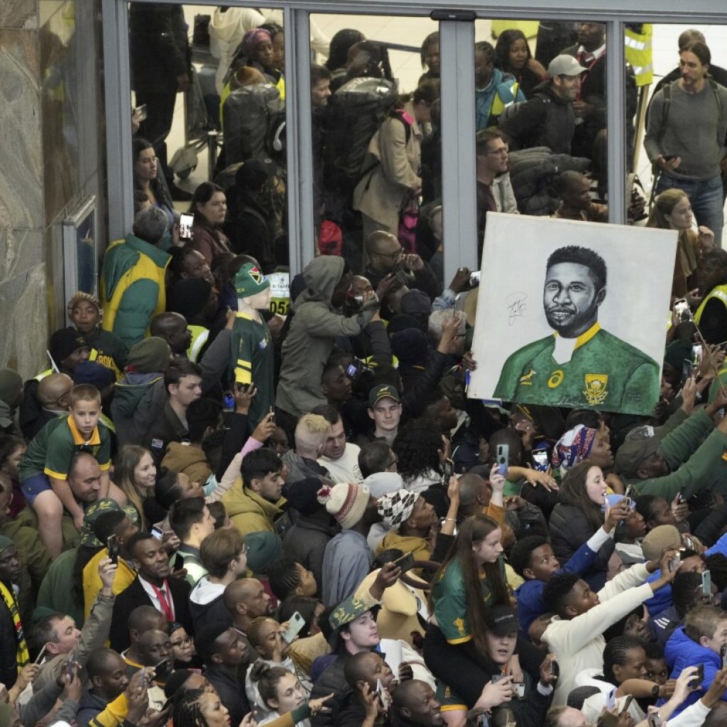 Victorious Springboks arrive back to a heroes’ welcome in South Africa | AP News