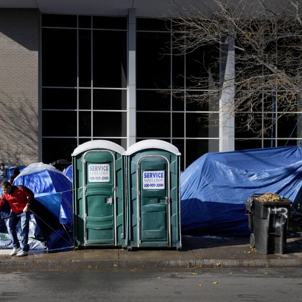 Chicago struggles to house asylum-seekers as winter weather hits the city | AP News