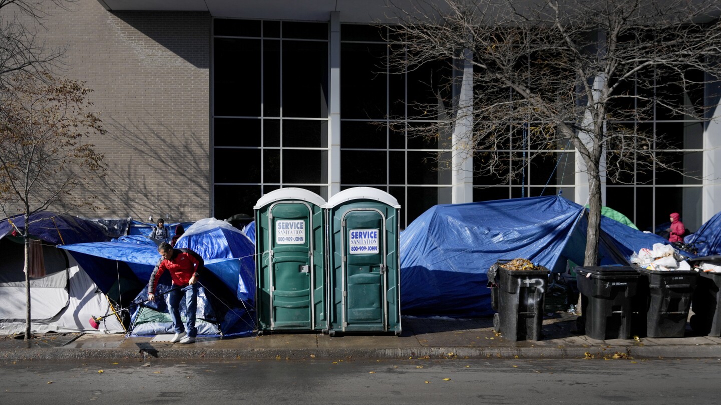 Chicago struggles to house asylum-seekers as winter weather hits the city | AP News